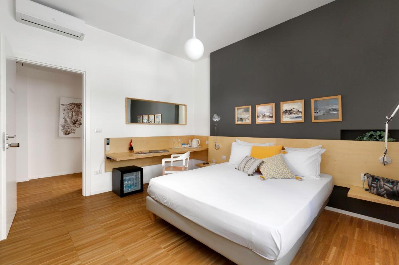 Vivaldo Suite Piazza Dei Martiri - Guest House Nápoles Exterior foto