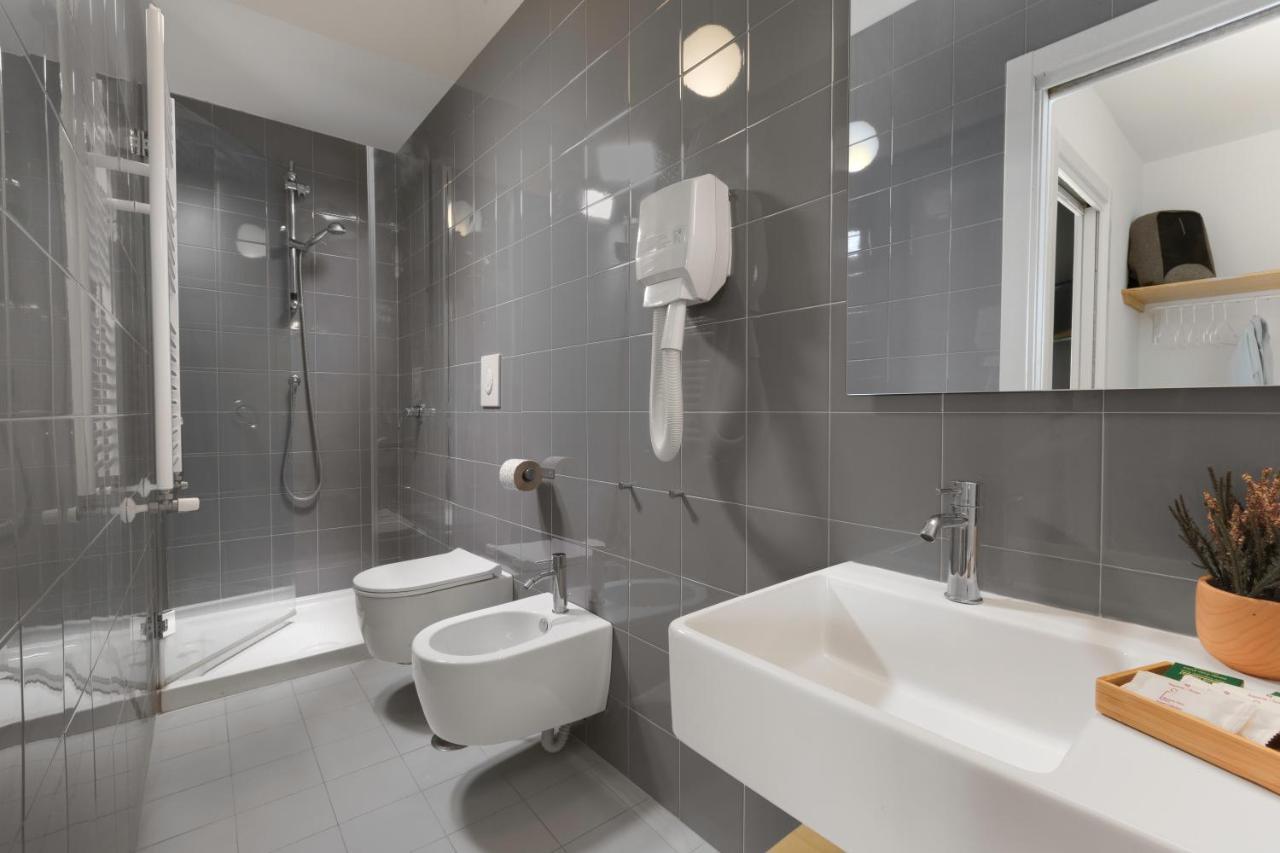 Vivaldo Suite Piazza Dei Martiri - Guest House Nápoles Exterior foto